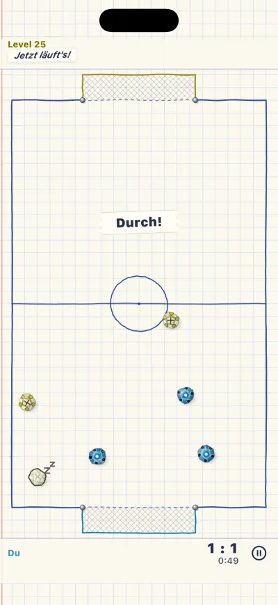 Ein Spiel in Gapball auf Karopapier: Papierkugeln auf einem gezeichneten Spielfeld, in der Mitte steht „Durch!“.